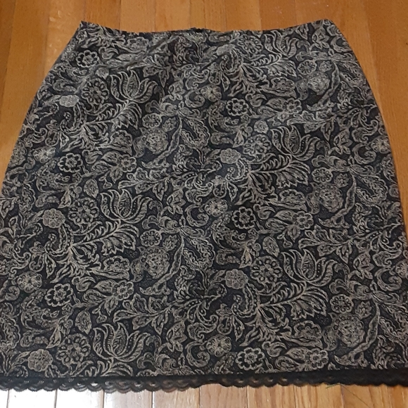 Emma James Dresses & Skirts - Gorgeous Emma James Skirt🌹100% Silk